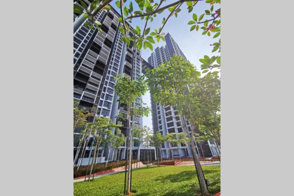 סרי קמבאנגן Astetica Pool & Lake View High Floor 100Mbps Wifi Netflix מראה חיצוני תמונה