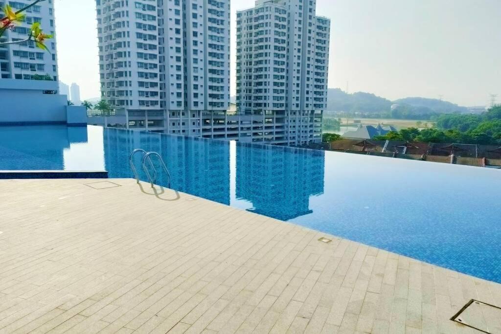 סרי קמבאנגן Astetica Pool & Lake View High Floor 100Mbps Wifi Netflix מראה חיצוני תמונה